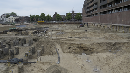 907279 Afbeelding van heiwerkzaamheden op het bouwterrein van het project Zijdebalen te Utrecht, vanaf de Oudenoord. ...